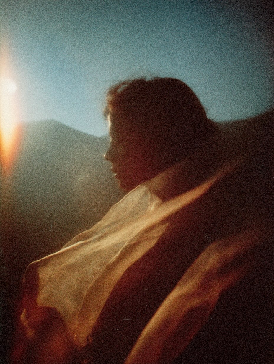 Editorial Foto im dunklen Look – Prompt 04